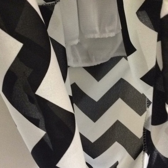 Chevron strapless dress w/ pockets - Picture 3 of 6